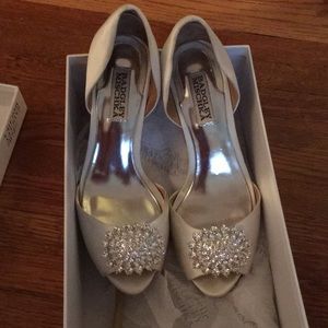 Belle Badgley Mischka size 7